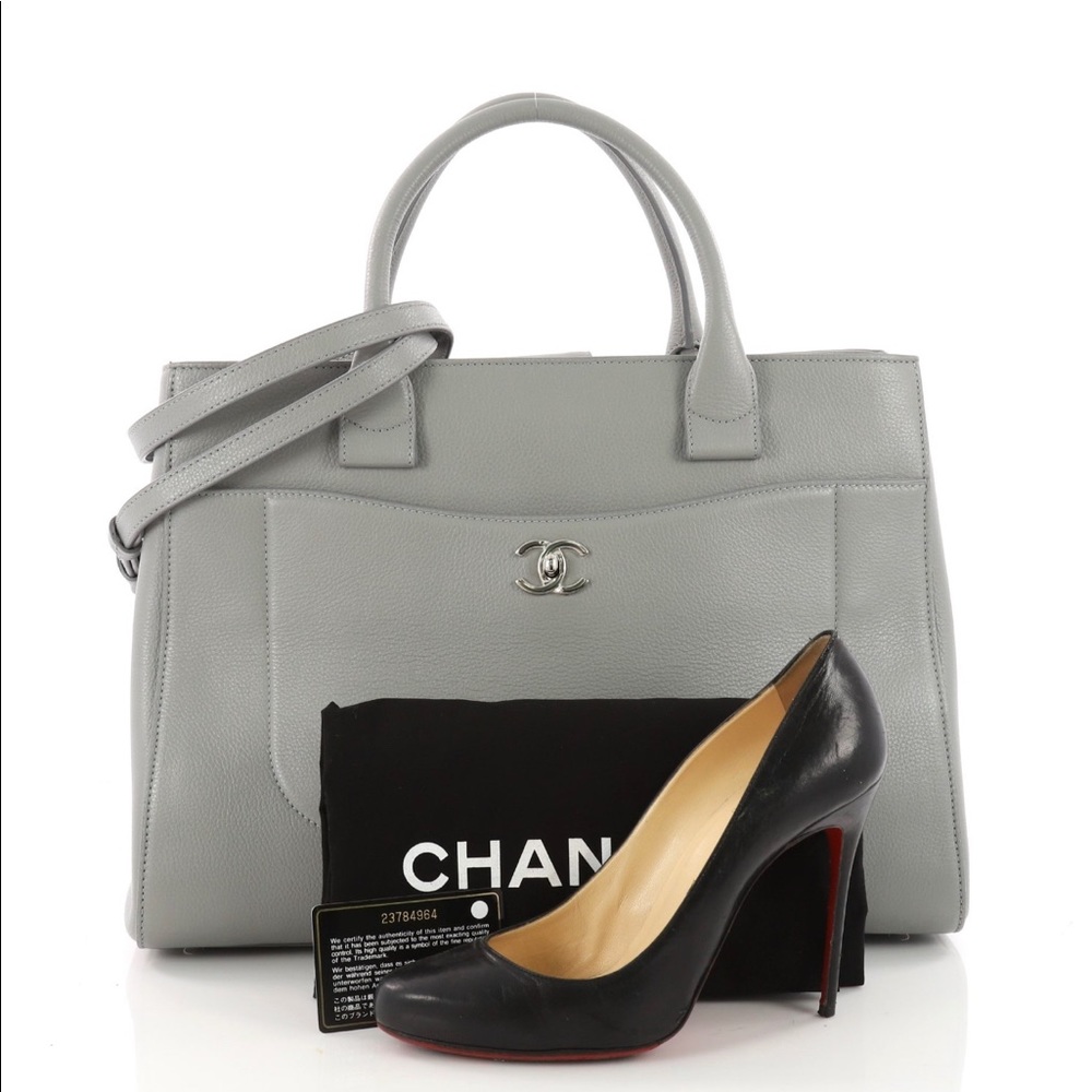Neo Executive Tote Grained Calfskin Medium - Picture 2 of 4